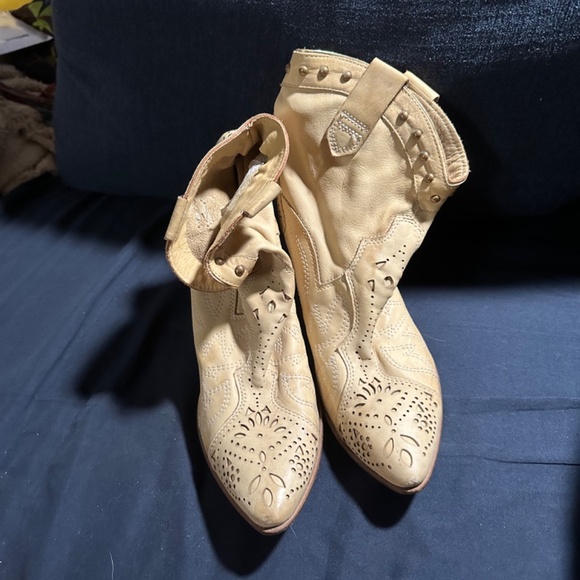 Cowboy Boots, Italian Made Leather Yellow Ankle Booties  Size 41 - Picture 12 of 13